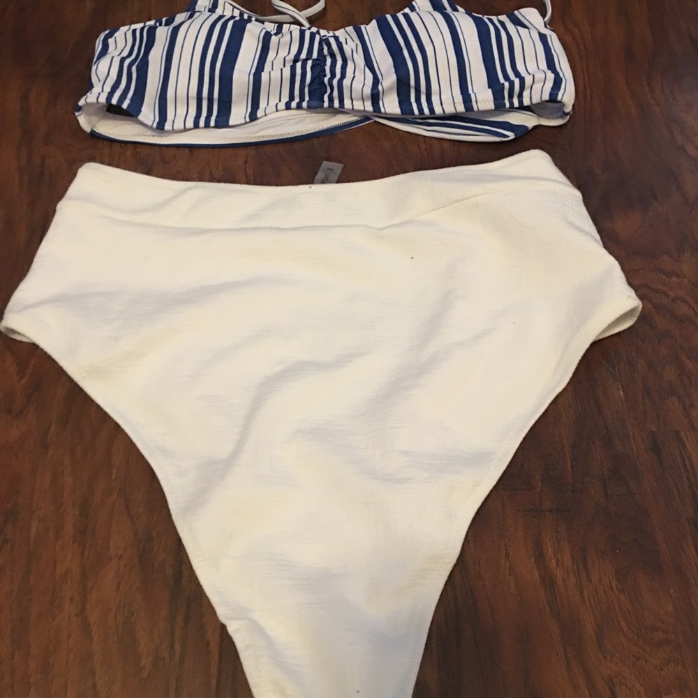 Two piece bikini - Picture 2 of 4